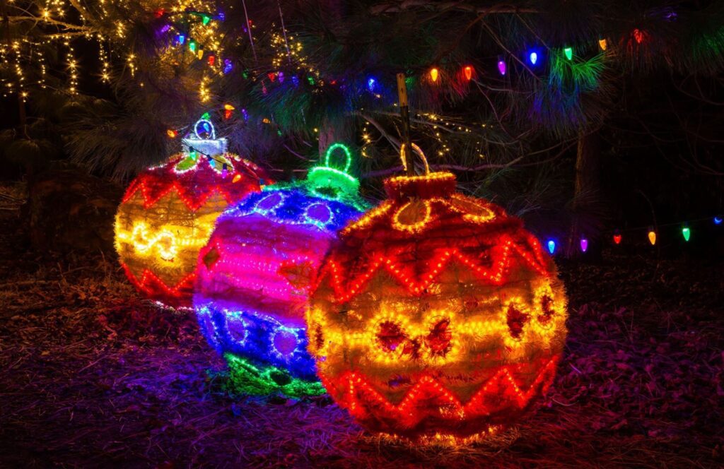 outdoor Christmas decorations - huge Christmas ornaments